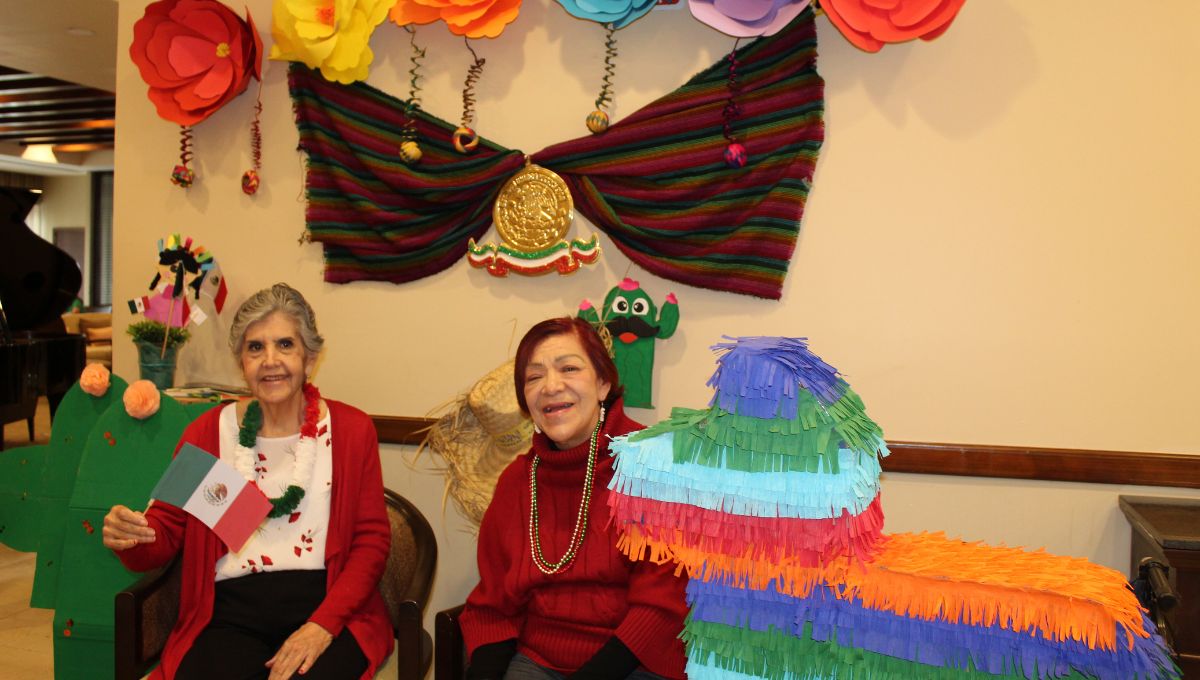 residentes disfrutando en una casa de retiro