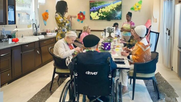 residencia de adultos mayores sin enfermedades comunes en primavera